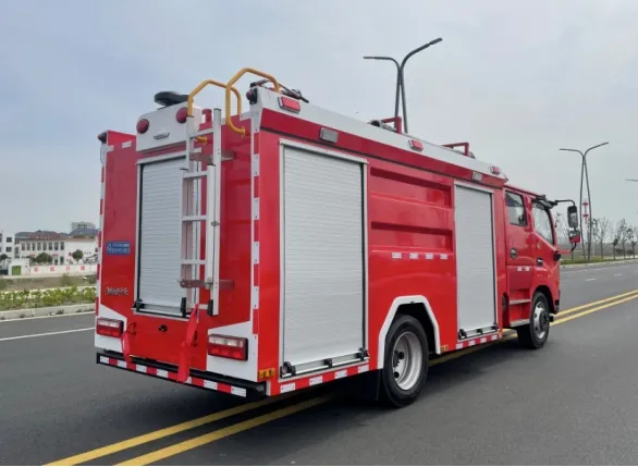 Dongfeng 4X2 Diesel Fire Truck with Water Tank Feature