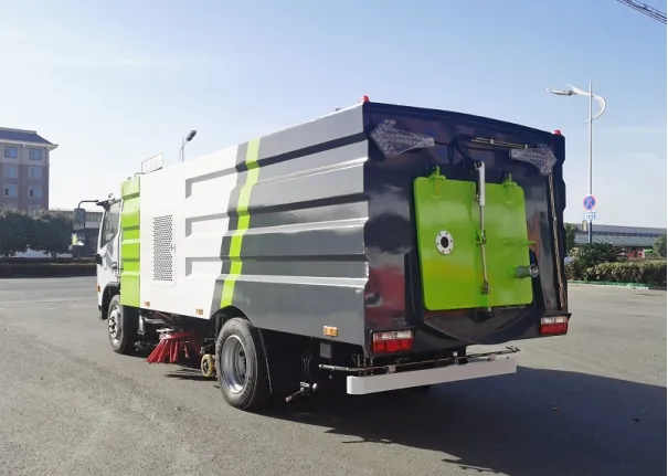 Road Sweeper Cleaning Truck with Water Tank 4X2 for City Street
