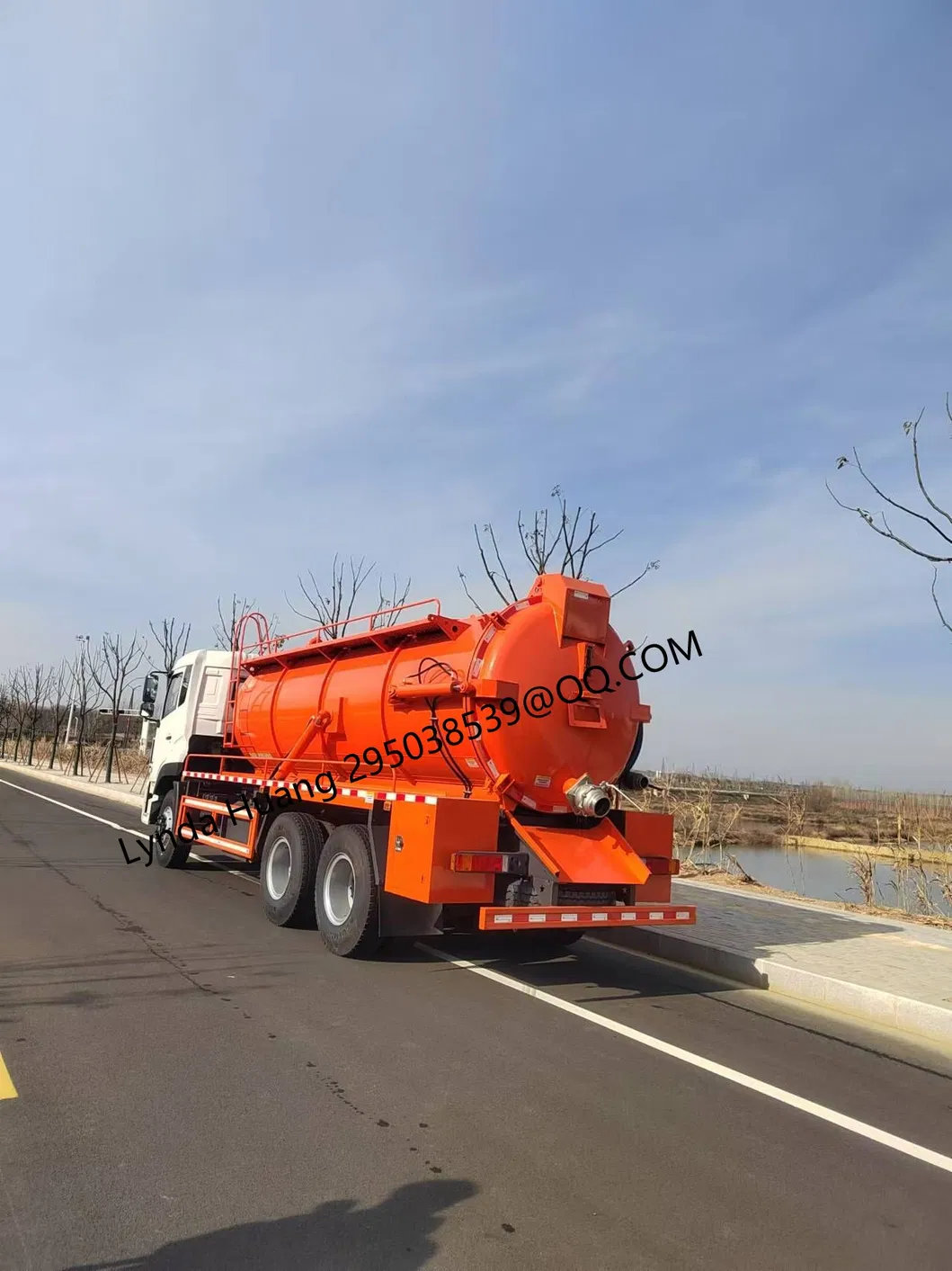 HOWO 13cbm 15cbm 18cbm Efficient Heavy-Duty Vacuum Sewer Sewage Vacuum Truck for Sale