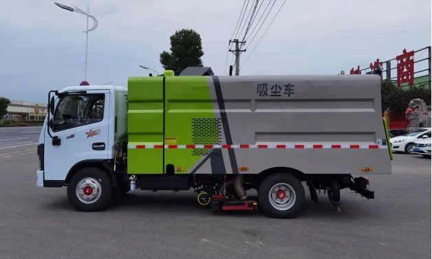 Brushes Highway Road Sweeping Truck 4X2 Small Sweeper Truck