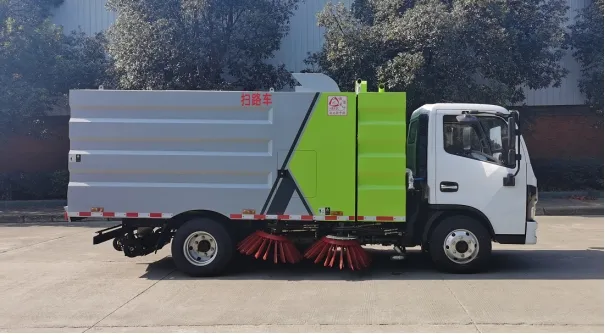 Dongfeng Street Machine 4X2 Road Sweeper Truck Vacuum Sweeper Vehicle