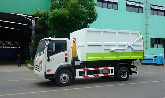 Durable Skip Garbage Vehicle by Dongfeng with 5000L Capacity Features